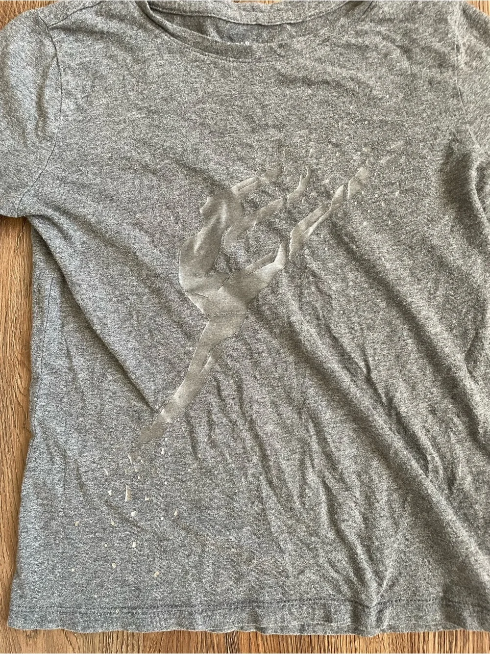 GAP Gray Long-Sleeve Tee with Subtle Ballerina Graphic Girls Size M